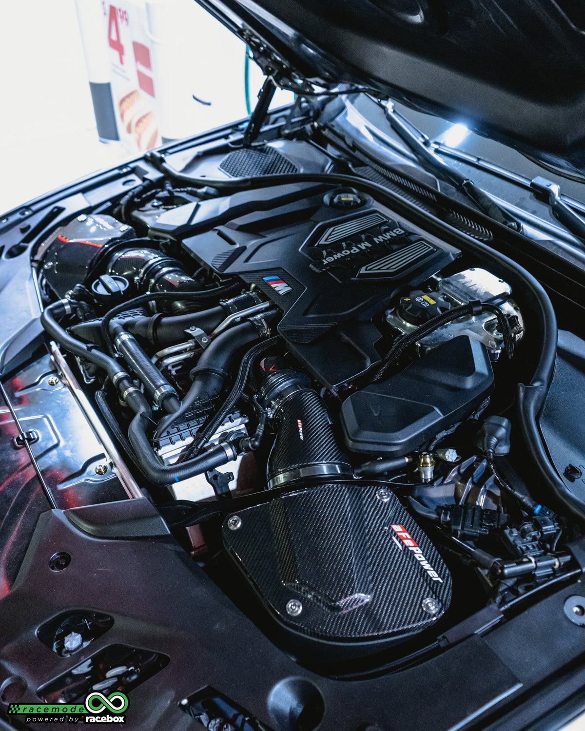 BMW S63 M Power engine with carbon intake, Racebox